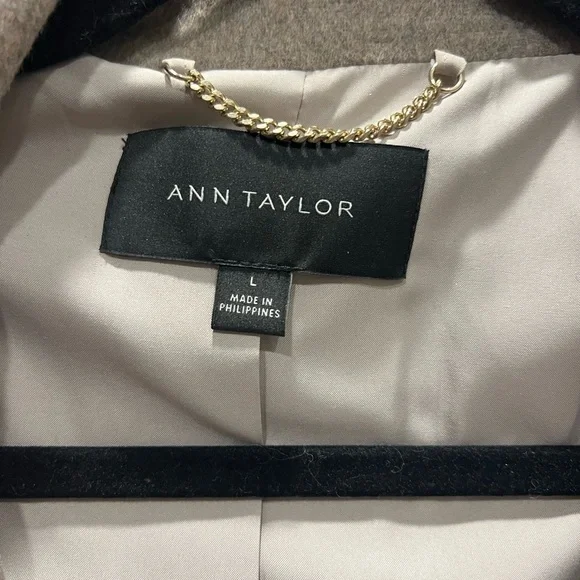 Ann Taylor shawl collared tie waste winter coat. Excell condition. - Picture 4 of 5
